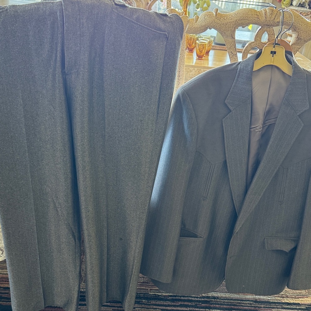 Men's Classic Gray Suit made in USA by Circle S. Jacket is a 36R pant size 40